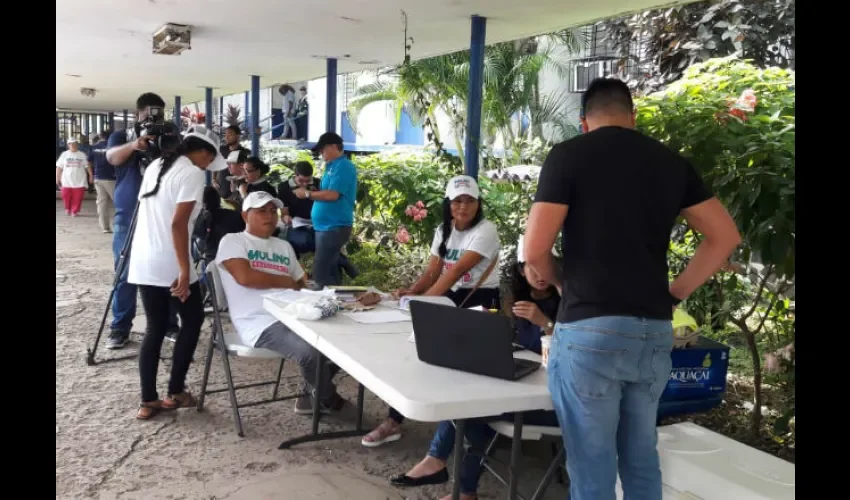 Votaciones en el Colegio José Antonio Remón Cantera.