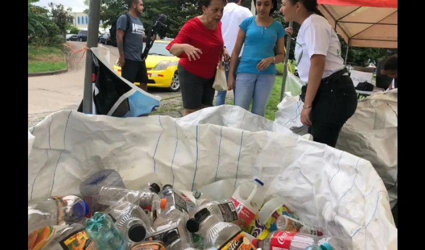 Foto ilustrativa de una jornada de recolección de basura. Cortesía