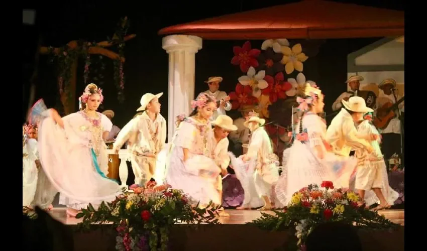 Lucían muy hermosos, sus padres le meten muchas ganas para esta gala anual. Foto: Cortesía