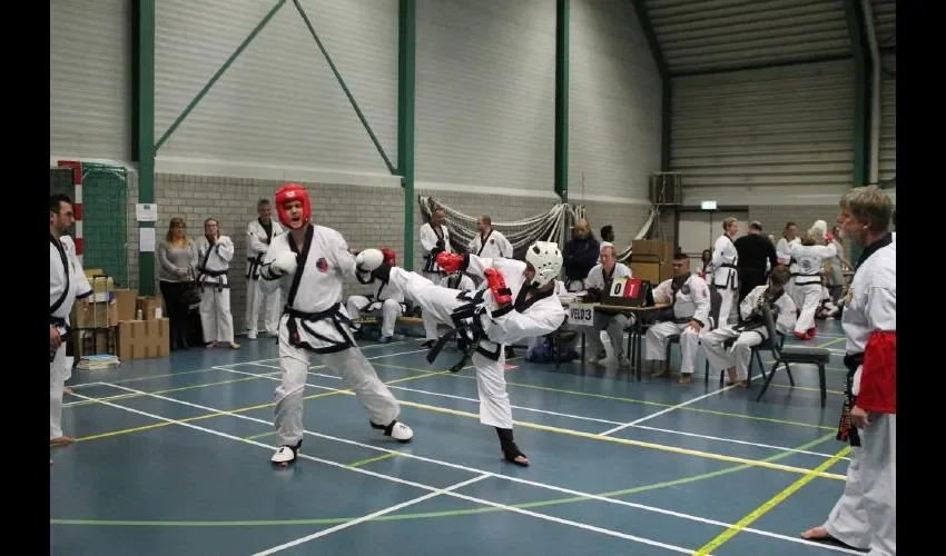 El panameño Abelardo Serrano Guerra se prepara para la XVI Campeonato Internacional de la Federación de Tang Soo Do.