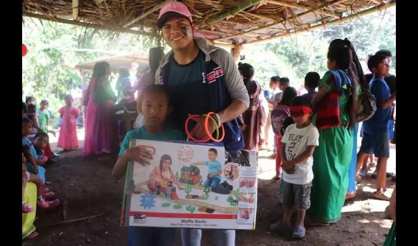 La comunidad quedó agradecida por haberlos tomado en cuenta. Muchos niños caminaron largos tramos para llegar a este punto de encuentro, pero se retiraron felices que los visitantes le dedicaron tiempo en un agasajo para ellos.