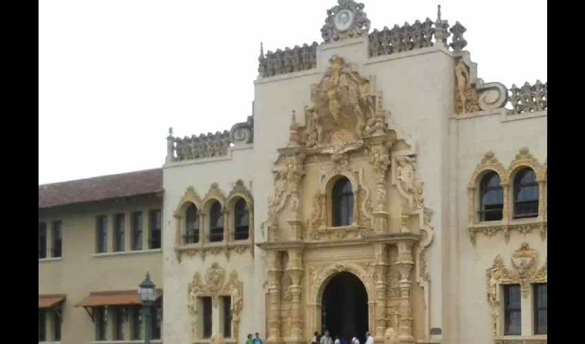 Vista de la escuela Normal de Santiago.