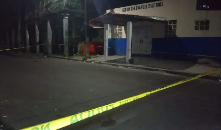 La zona fue acordonada por unidades de la policía. 