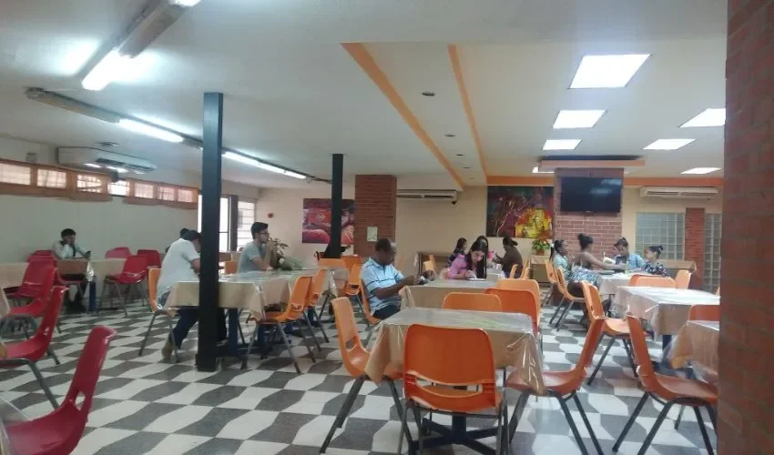 Vista de la cafetería de Humanidades. 