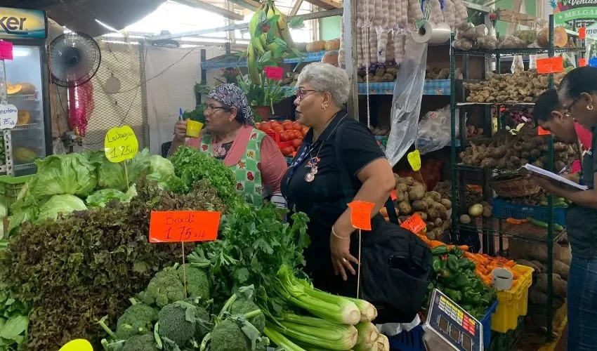 Las personas viajan al lugar a buscar mejores precios. 