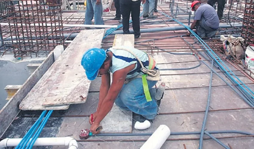 Entre los accidentes más comunes están: las caídas desde distintas alturas, electrocuciones y desplome de estructuras. Foto / Galería Epasa.